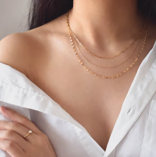 Ways to wear pieces of jewelry with a full bust line